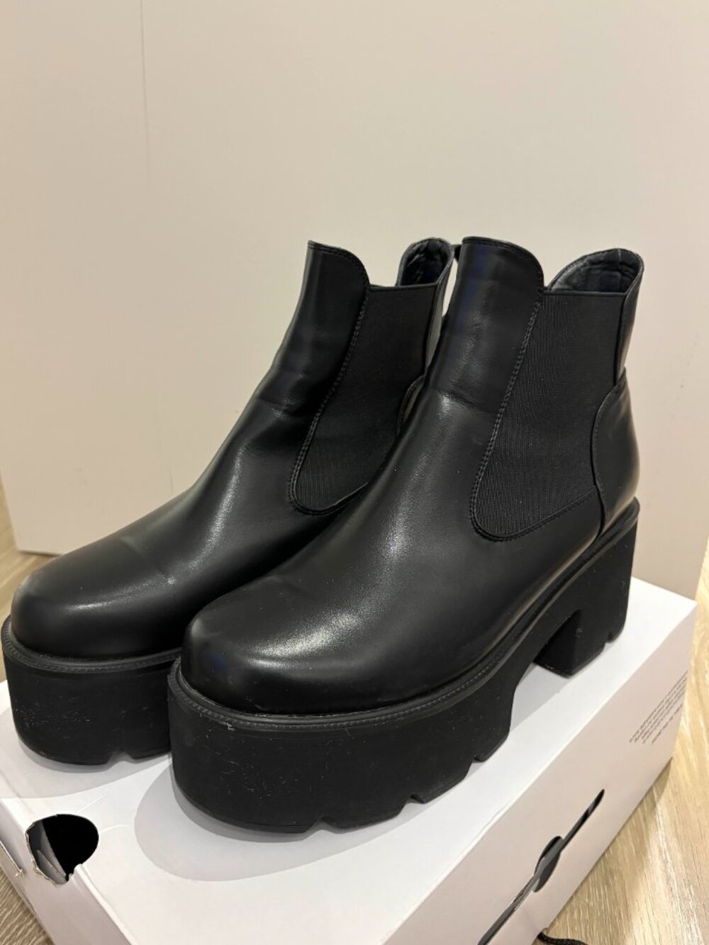 Black Aldo Platform Heel Boots - Picture 2 of 4